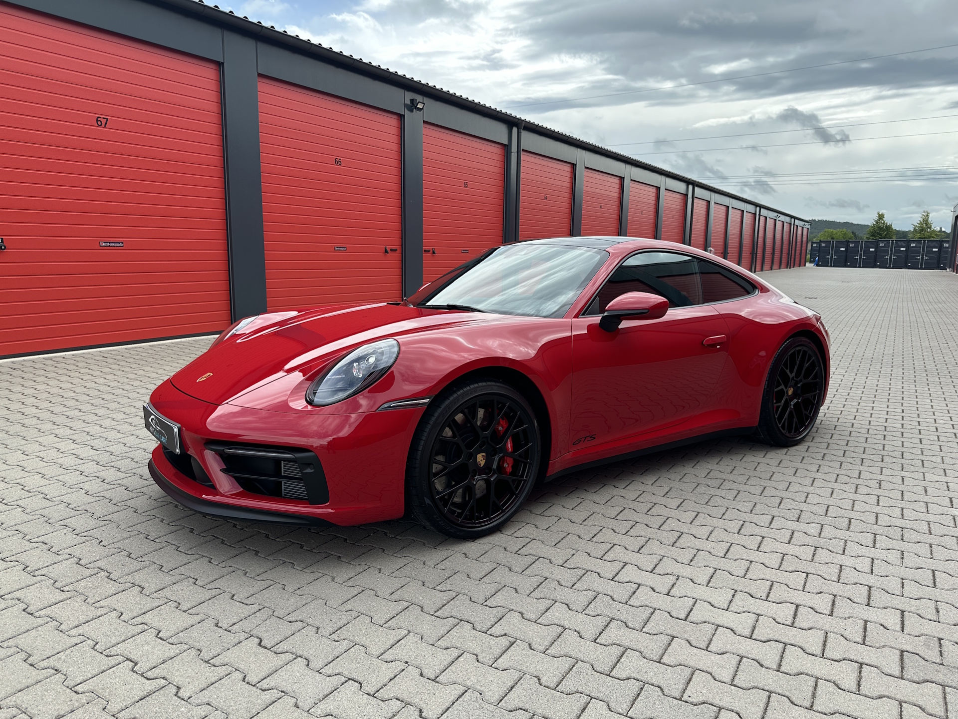 Roter Porsche 911 mit Keramikbeschichtung und Lackschutz bei HCC Mechernich