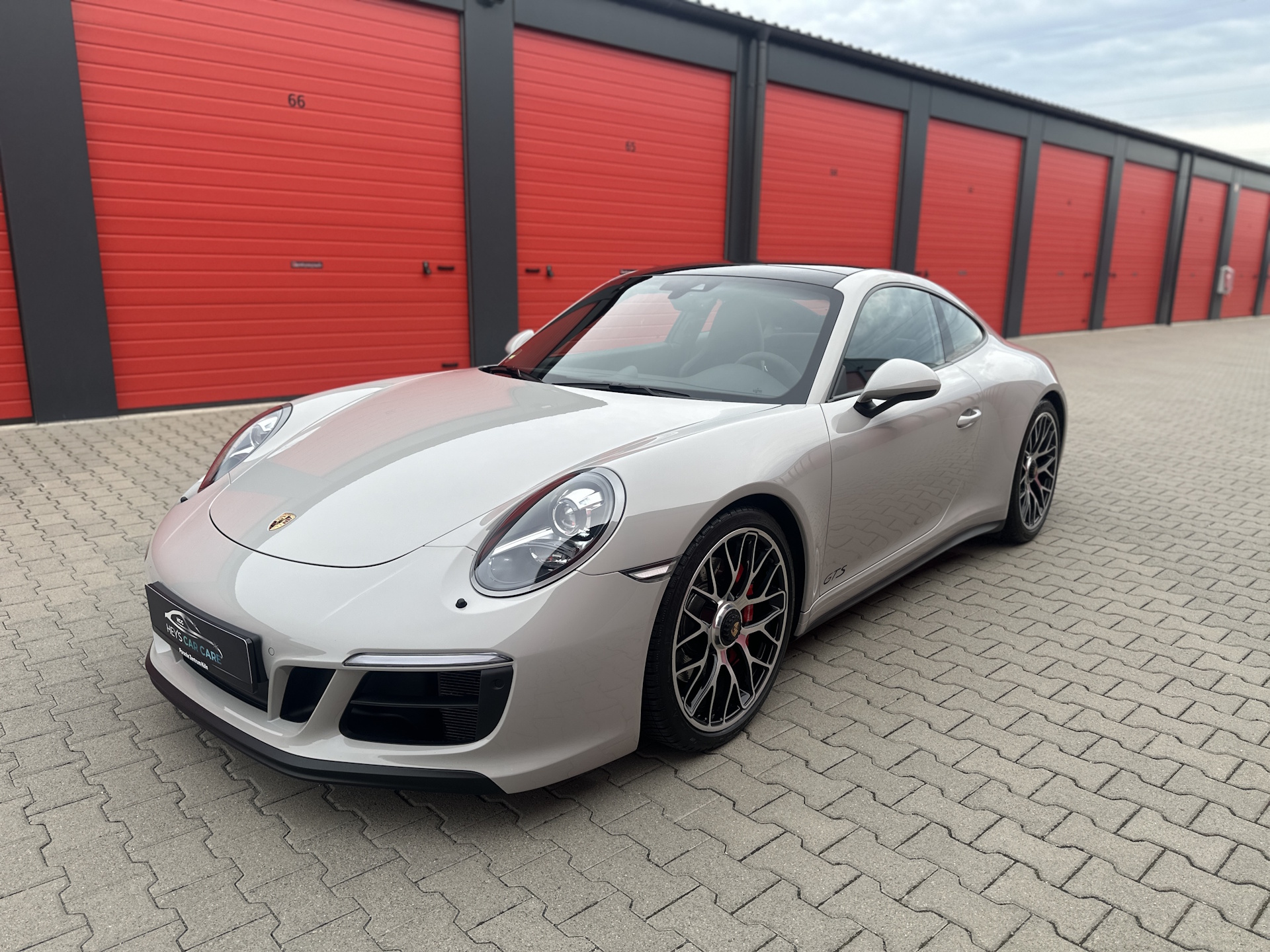 Porsche 911 in Kreide nach Aufbereitung